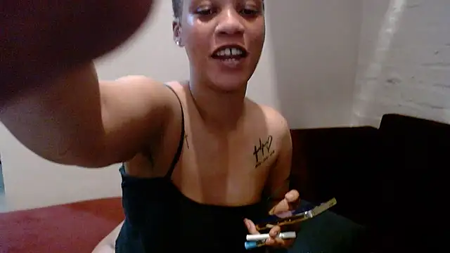Snapshot of LolaTwerksXX chatting on October 1, 6:45 pm LolaTwerksXX online show from October 1, 6:45 pm