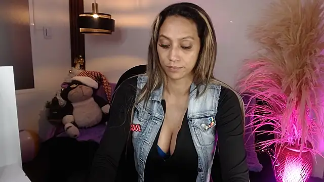 Snapshot of salome_drasin chatting on November 14, 2:59 am salome drasin online show from November 14, 2:59 am