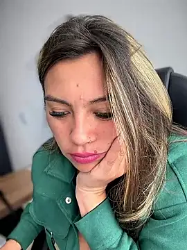 Snapshot of LIZ-06_ chatting on June 9, 1:34 pm LIZ-06 online show from June 9, 1:34 pm