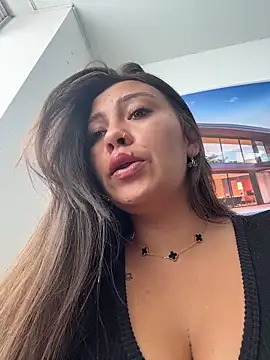 LIZ-06  online show from March 3, 1:51 pm