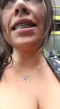 Snapshot of LIZ-06_ chatting on March 4, 3:37 pm LIZ-06 online show from March 4, 3:37 pm