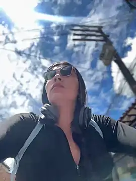 LIZ-06  online show from April 2, 3:41 pm