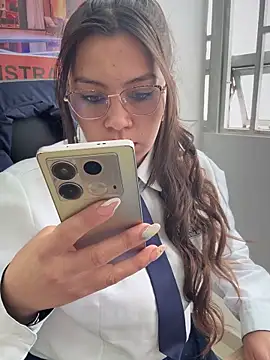 LIZ-06  online show from November 11, 1:50 pm