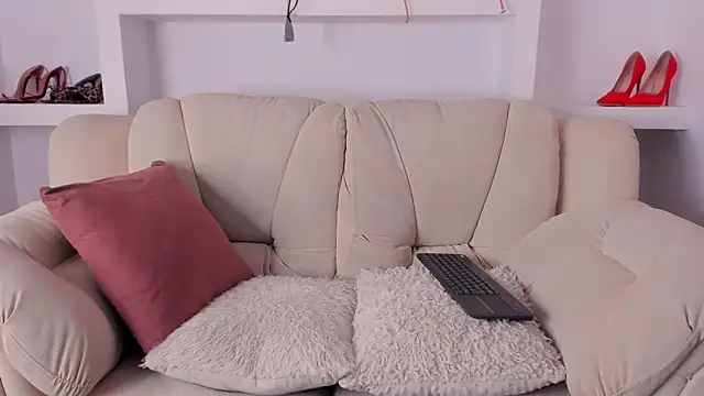 Snapshot of Radiant_Naomi chatting on November 29, 11:43 am Radiant Naomi online show from November 29, 11:43 am