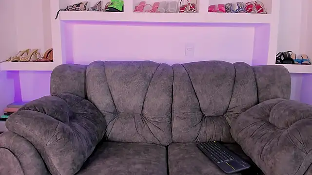 Radiant Naomi online show from March 26, 11:30 am