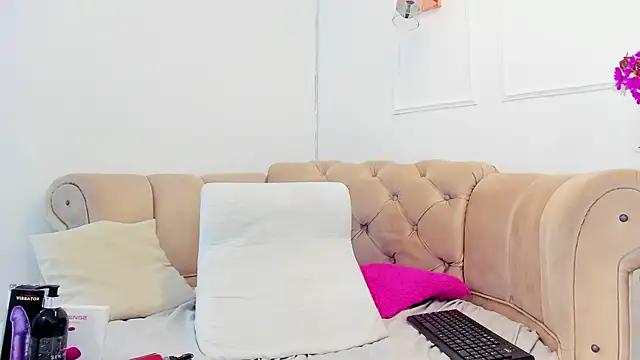 Snapshot of briannaduque chatting on February 16, 3:38 pm briannaduque online show from February 16, 3:38 pm