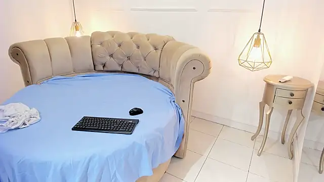 Snapshot of briannaduque chatting on February 26, 1:11 pm briannaduque online show from February 26, 1:11 pm