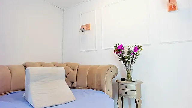 Snapshot of briannaduque chatting on February 22, 12:40 pm briannaduque online show from February 22, 12:40 pm