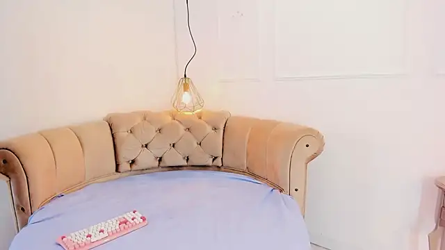 Snapshot of briannaduque chatting on March 13, 1:18 pm briannaduque online show from March 13, 1:18 pm