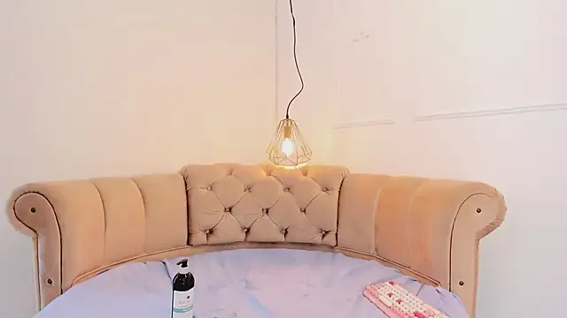 Snapshot of briannaduque chatting on March 13, 4:23 pm briannaduque online show from March 13, 4:23 pm