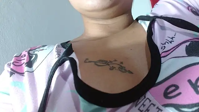 Snapshot of Talia_sweet25 chatting on January 20, 4:43 am Talia sweet25 online show from January 20, 4:43 am