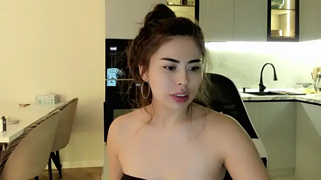Snapshot of may_mia chatting on July 1, 7:58 pm may mia online show from July 1, 7:58 pm