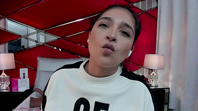 Snapshot of AdeleGray chatting on October 25, 12:17 pm AdeleGray online show from October 25, 12:17 pm