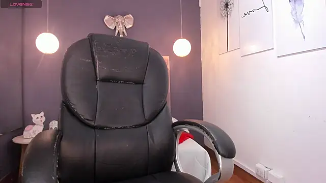 Snapshot of cami_rouxxx_ chatting on October 15, 10:29 pm cami rouxxx online show from October 15, 10:29 pm