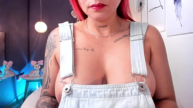 Snapshot of cami_rouxxx_ chatting on September 10, 9:14 pm cami rouxxx online show from September 10, 9:14 pm
