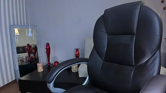 Snapshot of cami_rouxxx_ chatting on February 12, 9:22 pm cami rouxxx online show from February 12, 9:22 pm