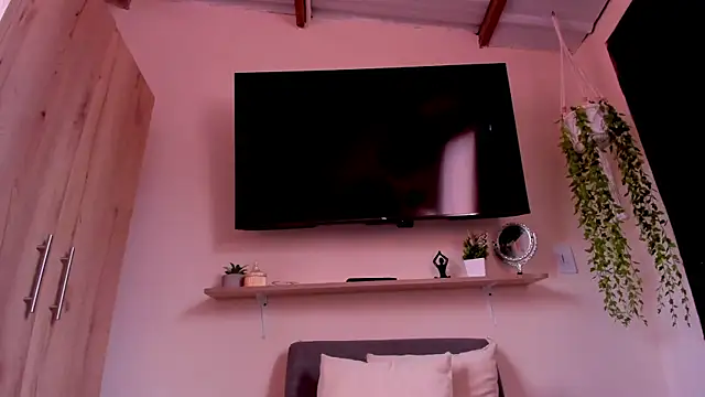 sofiaVelez01 online show from May 5, 4:10 pm