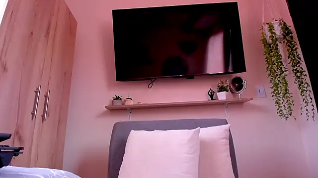 sofiaVelez01 online show from May 7, 4:21 pm