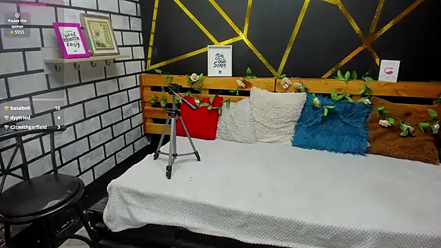 olivia willd online show from March 12, 1:11 am