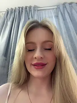 Snapshot of CaseyCumFace chatting on June 16, 8:20 pm CaseyCumFace online show from June 16, 8:20 pm