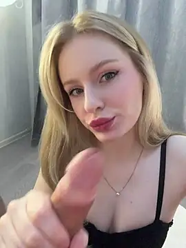 Snapshot of CaseyCumFace chatting on June 17, 9:25 pm CaseyCumFace online show from June 17, 9:25 pm