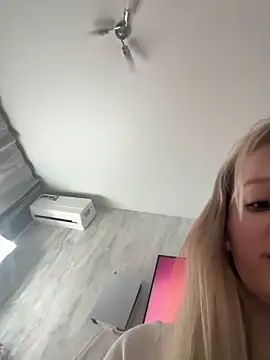 Snapshot of CaseyCumFace chatting on November 7, 1:37 pm CaseyCumFace online show from November 7, 1:37 pm