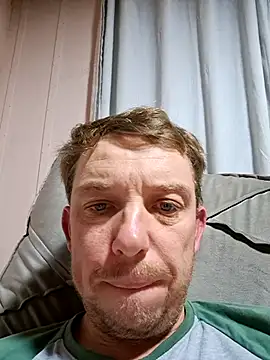 Snapshot of BimodalMood chatting on May 18, 11:31 pm BimodalMood online show from May 18, 11:31 pm