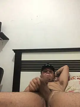 Snapshot of alexxng chatting on April 3, 5:52 pm alexxng online show from April 3, 5:52 pm