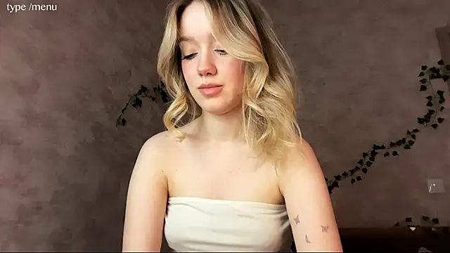 cutiemia0 online show from April 18, 8:16 am