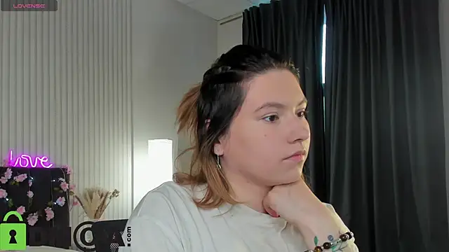 Bonni Meiz online show from April 15, 3:12 am