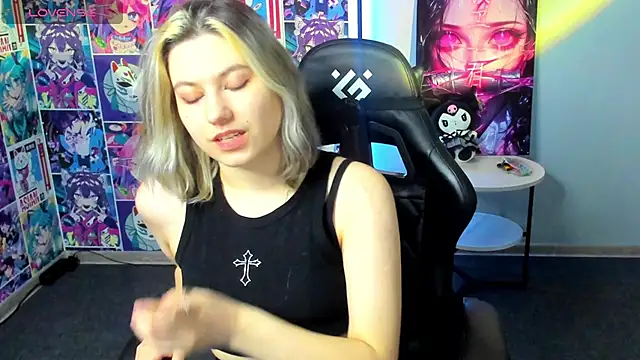 Snapshot of Bonni_Meiz chatting on February 19, 7:28 am Bonni Meiz online show from February 19, 7:28 am