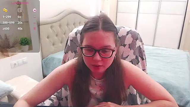Snapshot of Cutie_Emily chatting on October 19, 3:04 pm Cutie Emily online show from October 19, 3:04 pm