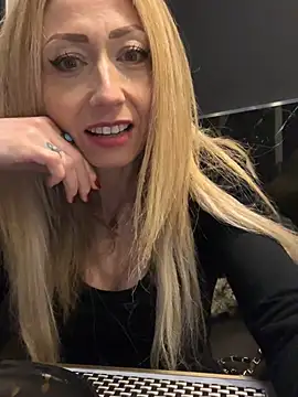 Snapshot of harleyejoker1 chatting on February 24, 7:52 pm harleyejoker1 online show from February 24, 7:52 pm
