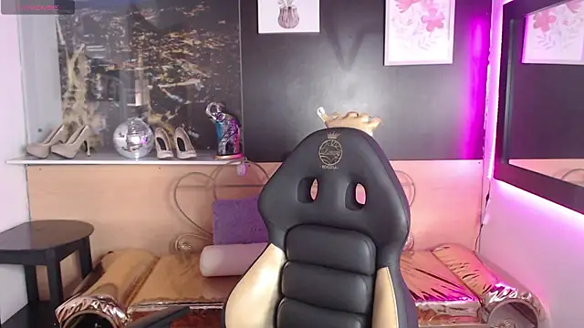 Lili Gomez  online show from October 4, 12:39 pm