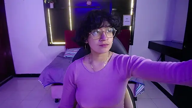 Lili Gomez  online show from November 8, 1:14 pm