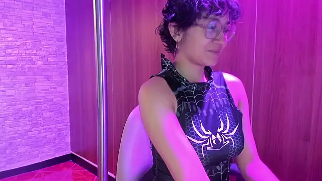 Lili Gomez  online show from January 17, 11:25 am