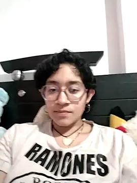 Lili Gomez  online show from December 21, 2:52 pm