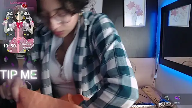 Lili Gomez  online show from October 28, 1:54 pm