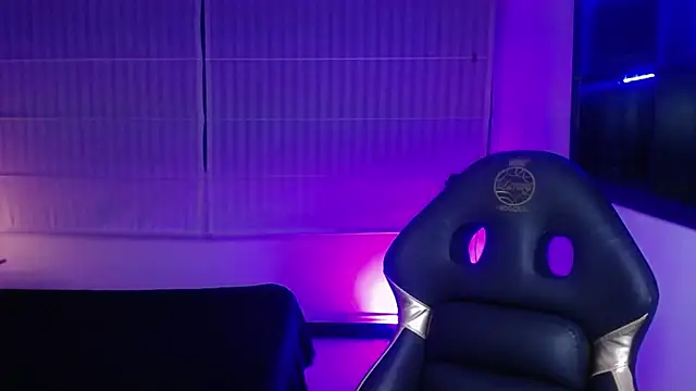 Lili Gomez  online show from November 26, 1:33 pm