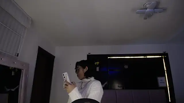 Lili Gomez  online show from September 18, 2:09 pm