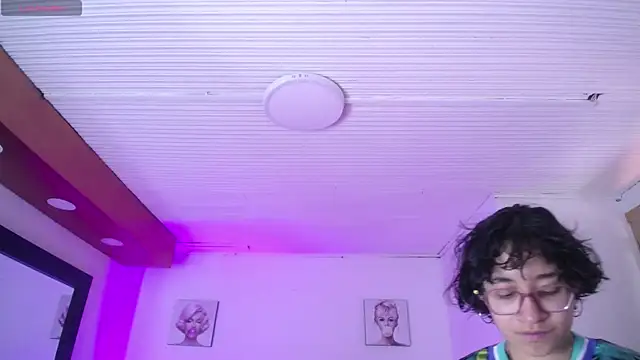 Lili Gomez  online show from November 11, 3:07 pm