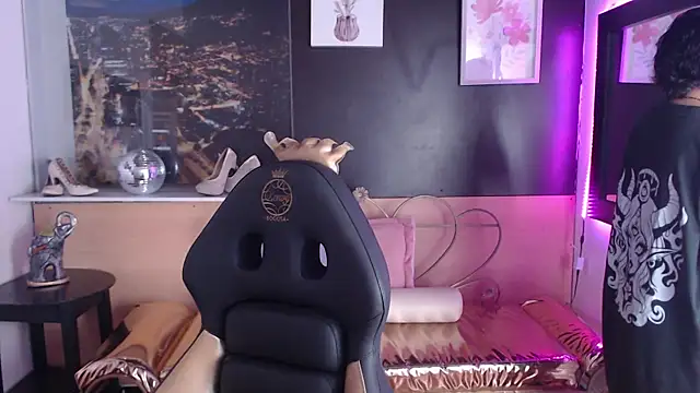 Lili Gomez  online show from October 24, 2:05 pm