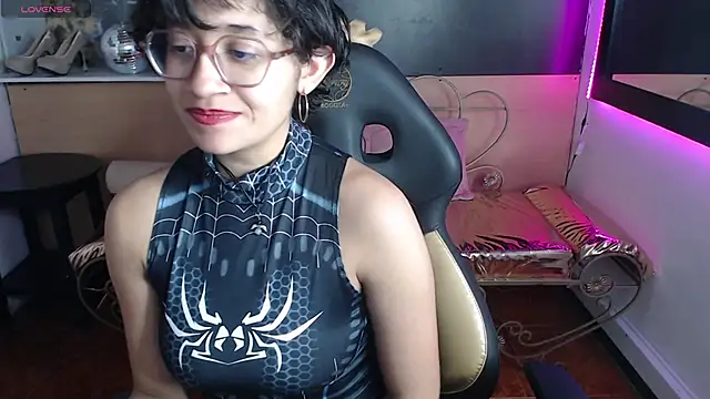 Lili Gomez  online show from October 9, 1:11 pm