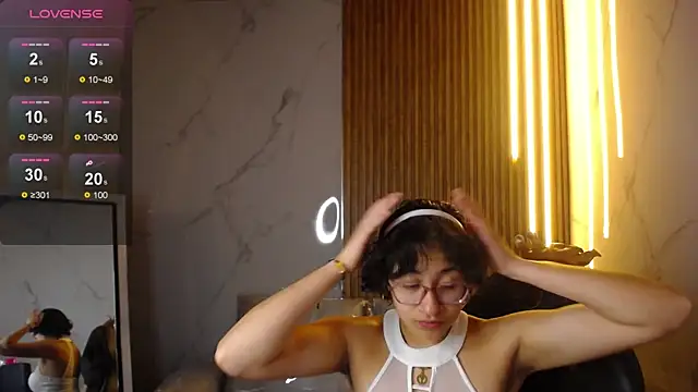 Lili Gomez  online show from November 15, 12:42 pm