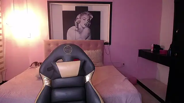 Lili Gomez  online show from November 9, 1:15 pm