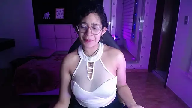 Lili Gomez  online show from December 20, 11:02 am