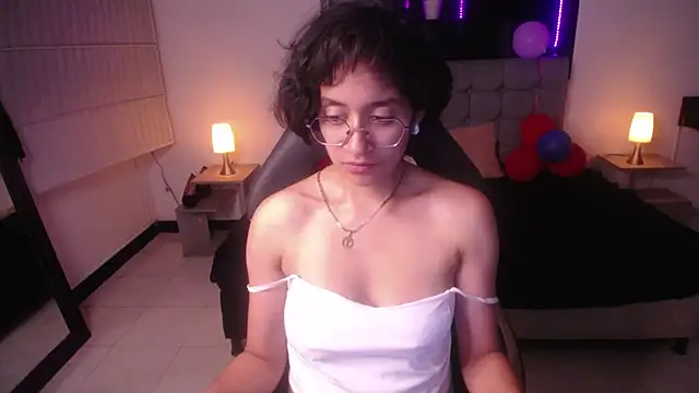 Lili Gomez  online show from March 2, 4:36 pm