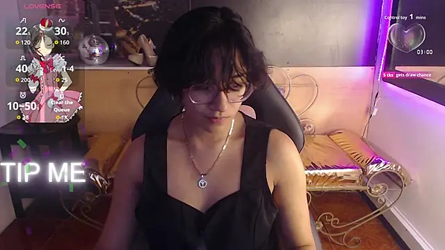 Lili Gomez  online show from October 27, 5:25 pm