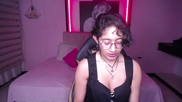 Lili Gomez  online show from September 22, 12:44 pm