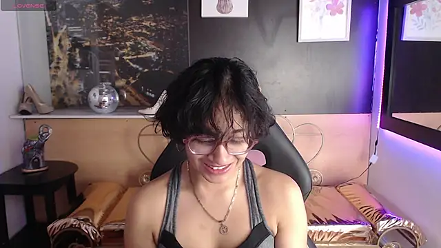 Lili Gomez  online show from October 21, 1:43 pm